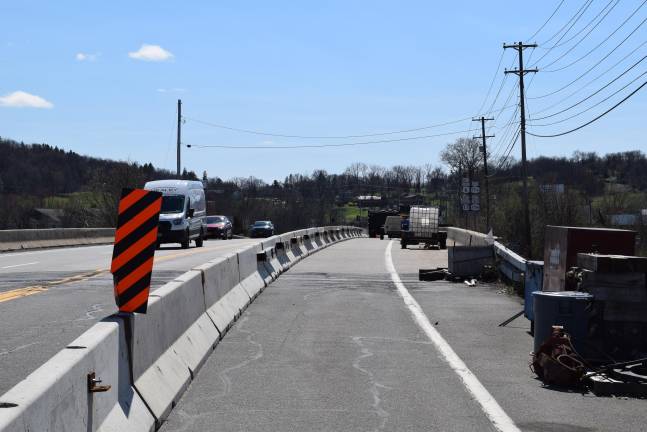 The westbound right lane of Route 207/17A is closed with daily shoulder/lane closures on Route 17 eastbound.