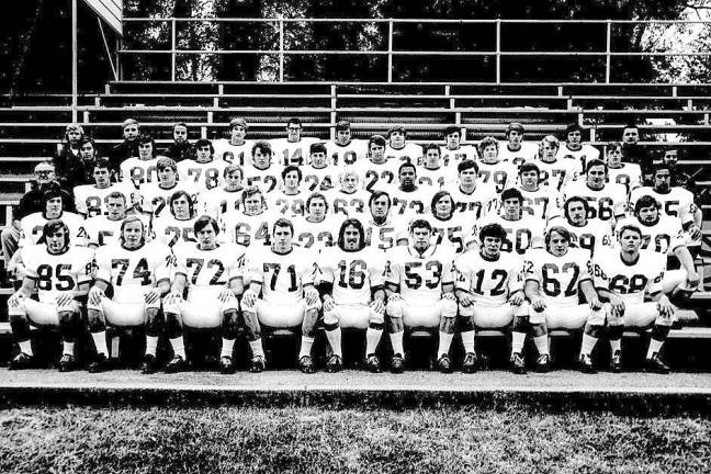 In 1971, Ben Ostrer was a linebacker for Alfred University’s undefeated Saxons. He is in the second row, third from the right.