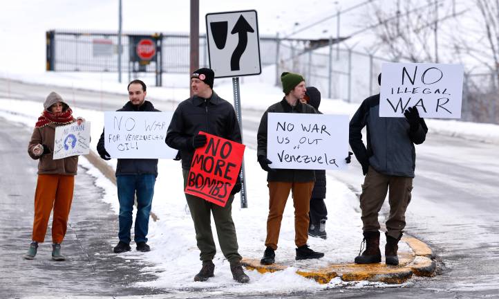 Protesters demonstrate in front of Stewart Air National Guard Base before the arrival of captured Venezuelan President Nicolas Maduro, in Newburgh, N.Y. (AP Photo/Noah K. Murray)