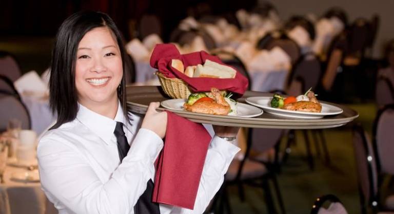 Cuomo: Should NY tipped workers make minimum wage?
