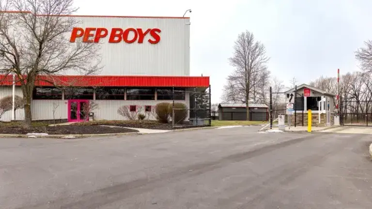 The former Pep Boys warehouse at 29 Elizabeth Drive in Chester Industrial Park. Photo: Sammie Finch