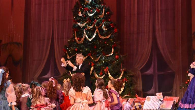 Patrick McRoberts as Drosselmeyer.