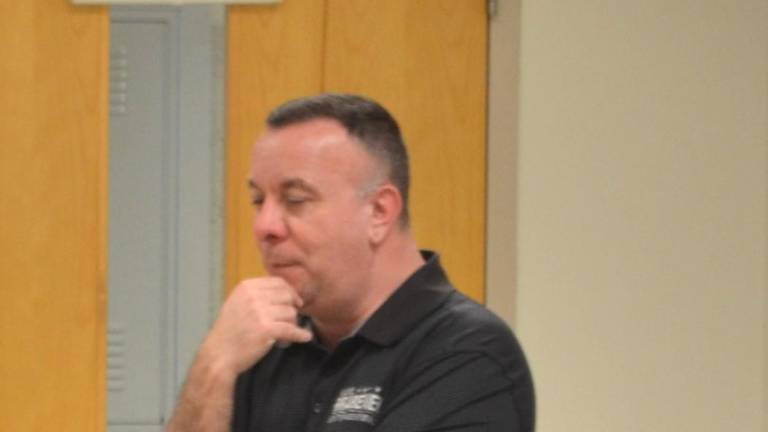 Assemblyman Brabenec takes questions from Chester Academy students.